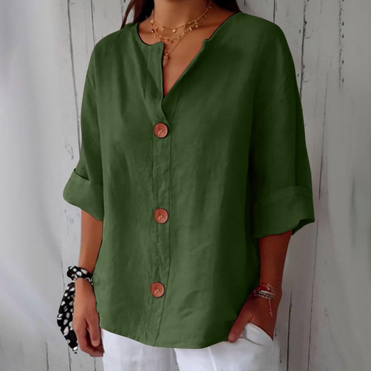 Lucy - Casual shirt met V-hals en terracotta knopen voor dames