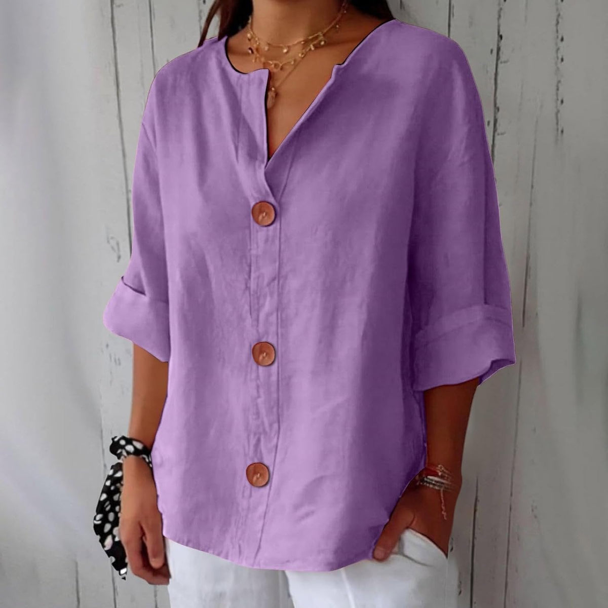 Lucy - Casual shirt met V-hals en terracotta knopen voor dames