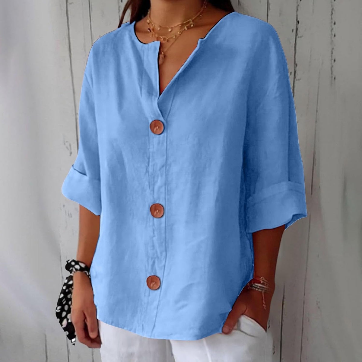 Lucy - Casual shirt met V-hals en terracotta knopen voor dames