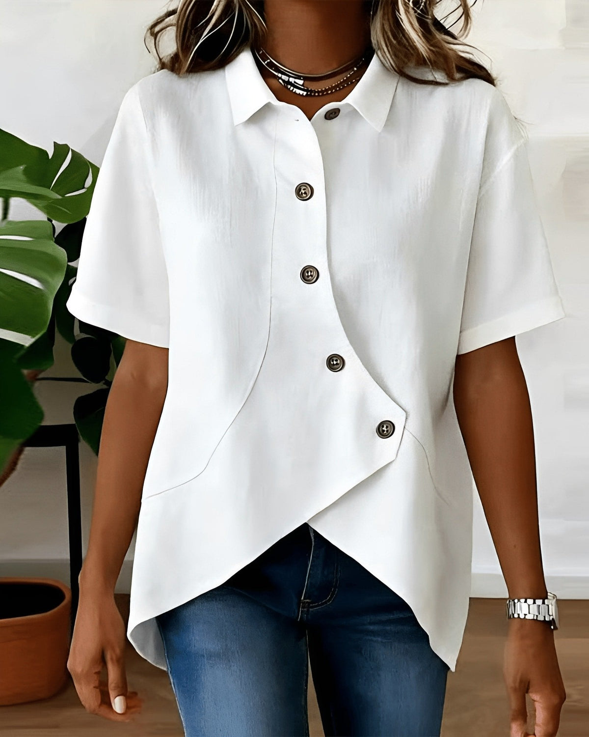Jolien - Luchtig linnenmix shirt met diagonale knopenlijst voor dames