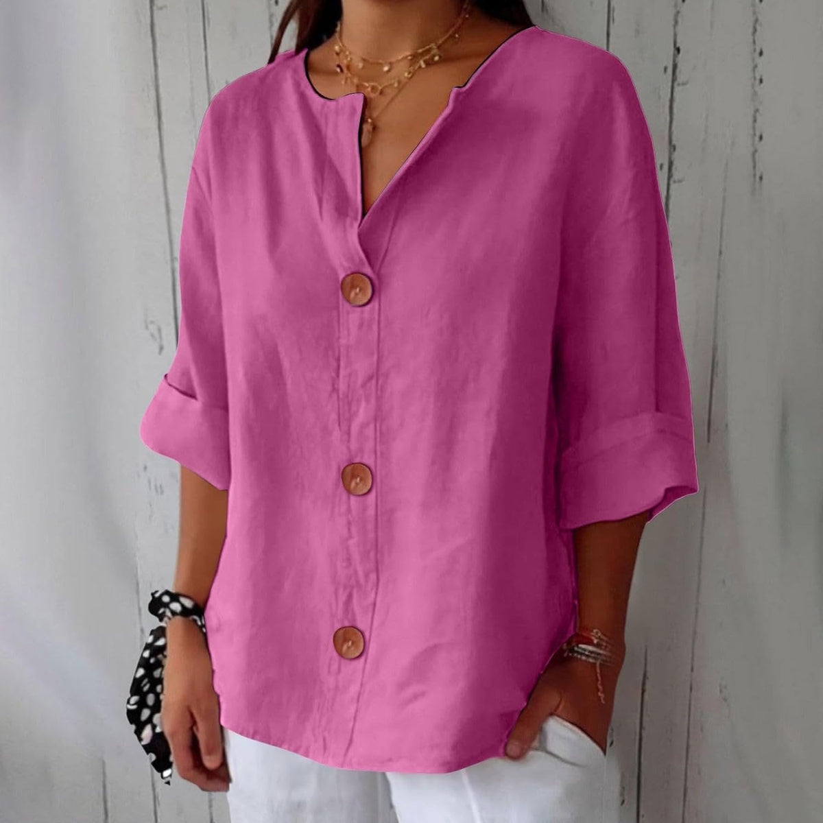Lucy - Casual shirt met V-hals en terracotta knopen voor dames